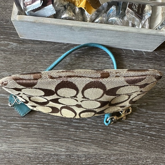 Coach Wristlet - Picture 10 of 12